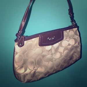 Coach wristlet 😊