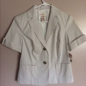 Short-sleeved blazer