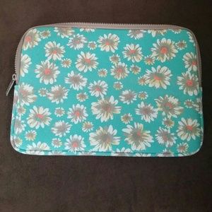 MacBook Pro 13" with Retina sleeve