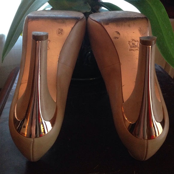 Final $๐2X HP 10/3 & 11/7๐ Beige Leather Heels - Picture 3 of 4