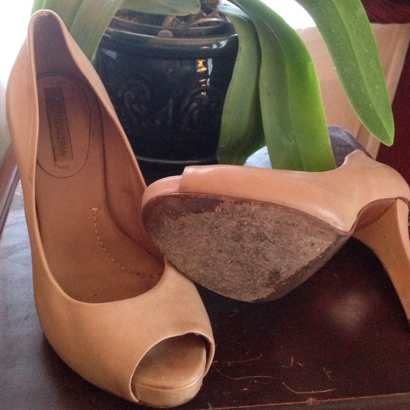 Final $๐2X HP 10/3 & 11/7๐ Beige Leather Heels - Picture 4 of 4