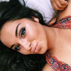 Meet your Posher, Mia