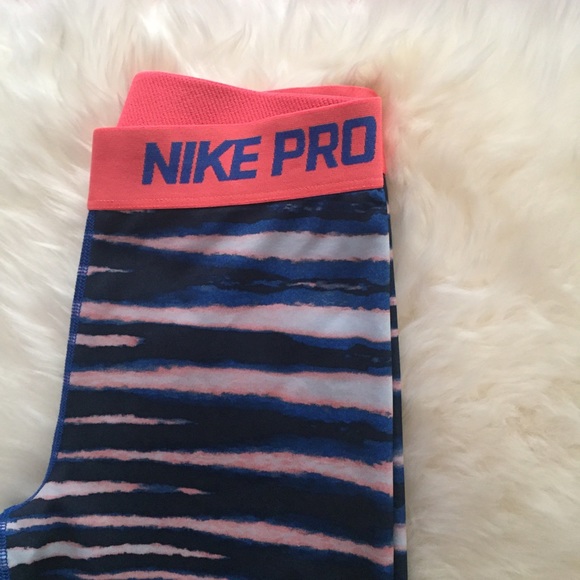 Nike Pro Capris - Picture 2 of 4
