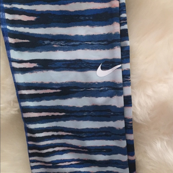 Nike Pro Capris - Picture 4 of 4