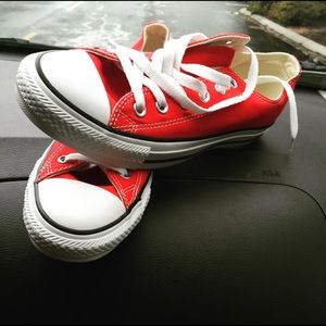 Size 8 1/2 converse