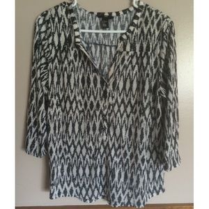 Black and white patterned 3/4 length top