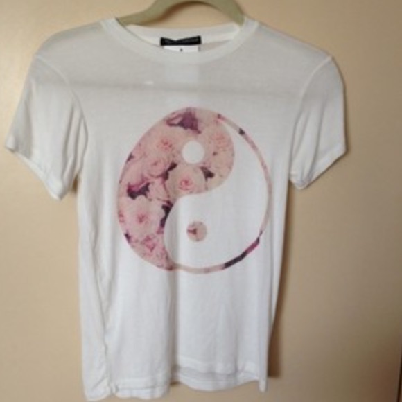 Brandy Melville Tops - Rare John Galt Brandy Melville floral ying yang