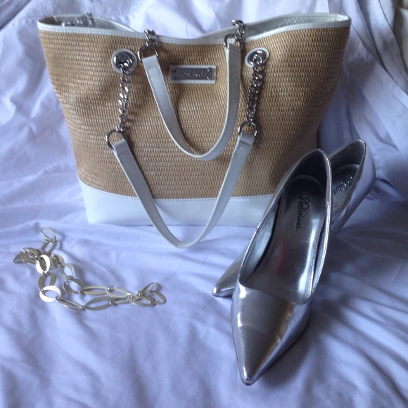 White patent leather and straw with dust bag