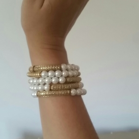 Gold and Pearl Bracelet