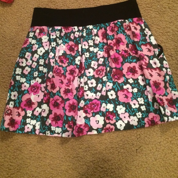 Floral Skirt - Picture 2 of 3