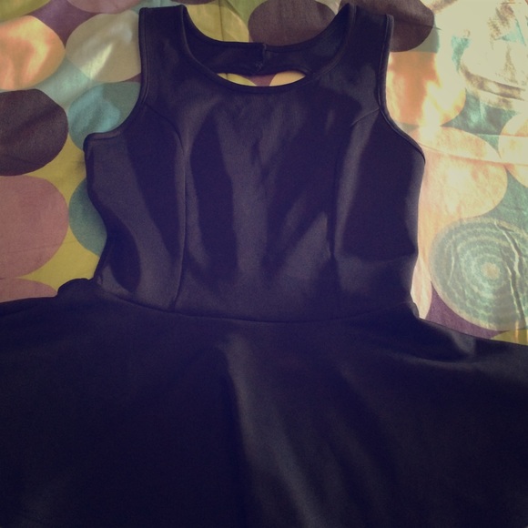 Black top with heart back