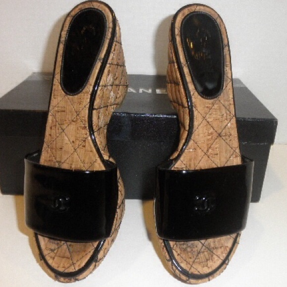 🚫🚫🚫SOLD🚫🚫🚫🚫CHANEL Cork Wedges LIKE NEW - Picture 2 of 4