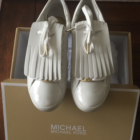 White MK shoes 😉😘 - Picture 2 of 4