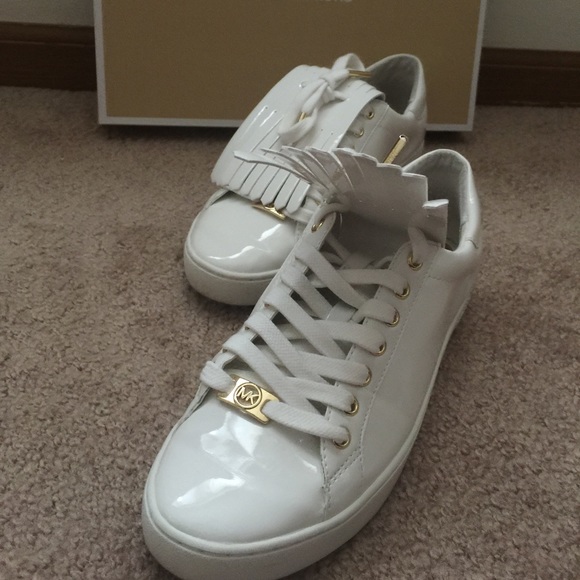 White MK shoes 😉😘 - Picture 3 of 4