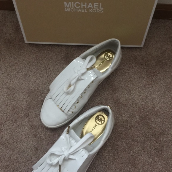 White MK shoes 😉😘 - Picture 4 of 4