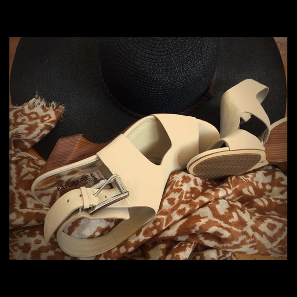 MK WEDGE great summer to fall wedges!