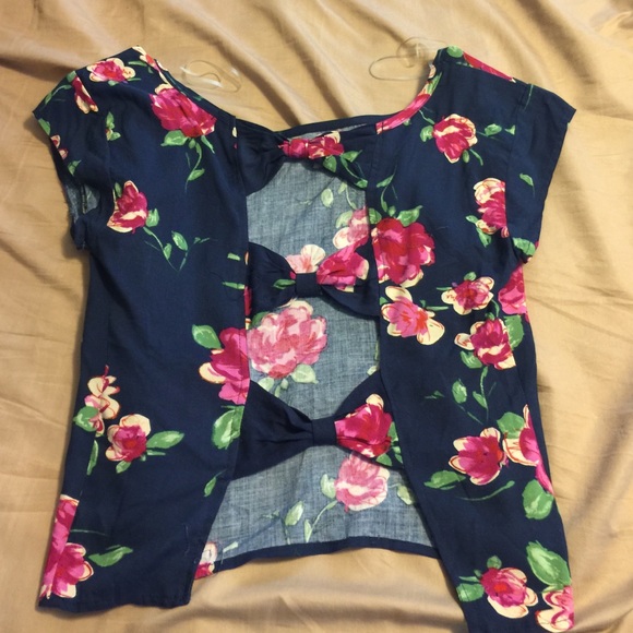 🚫Sold🚫🎉HP🎉PacSun floral bow top