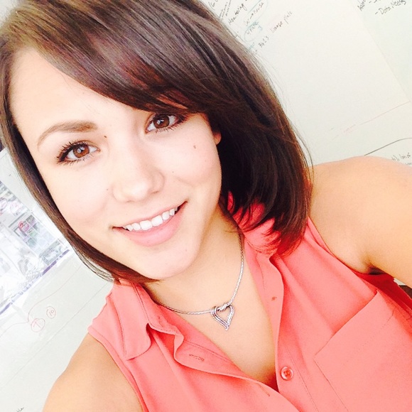 Meet your Posher, Elise - Picture 1 of 1