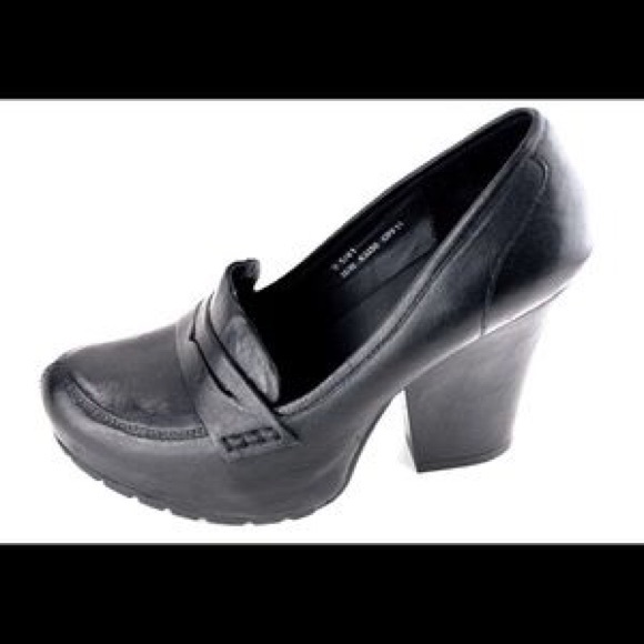 Comfy penny loafer heels, black leather! Kork-Ease