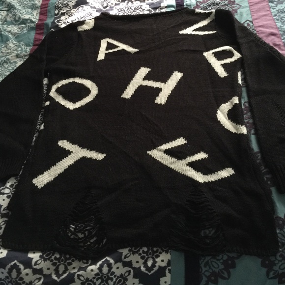 Sweater - Picture 4 of 4