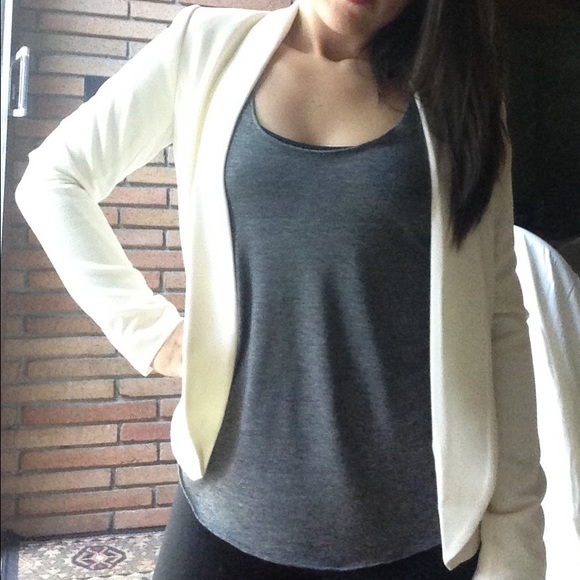 ✖️SOLD✖️ Cream Textured Blazer - Picture 3 of 4