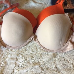 🙋🔥2 Victoria Secret PINK bras