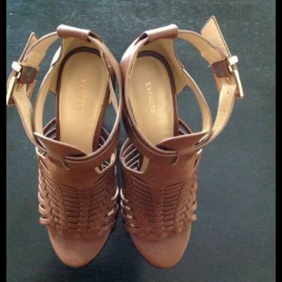 Express heels size 7 1/2 - Picture 3 of 4