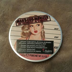 The balm mary lou manizer highlighter