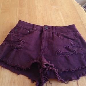 High wastes ripped burgundy shorts