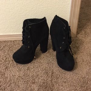Black booties with heel