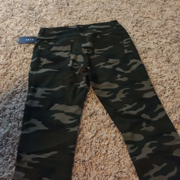 Camo Jeggings - Picture 3 of 3