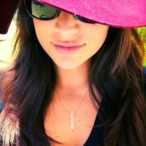 Meet your Posher, Cierra