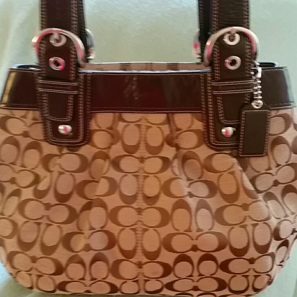 Coach Signature Tote in khaki - Picture 4 of 4