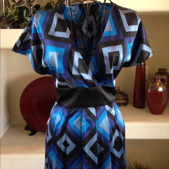 πHost PickπExpress dress with geometric pattern - Picture 4 of 4
