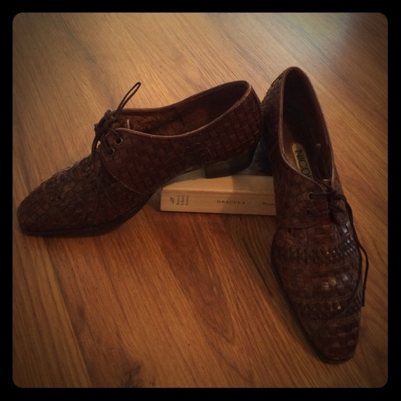 Brown woven Oxford with 1 inch heel.