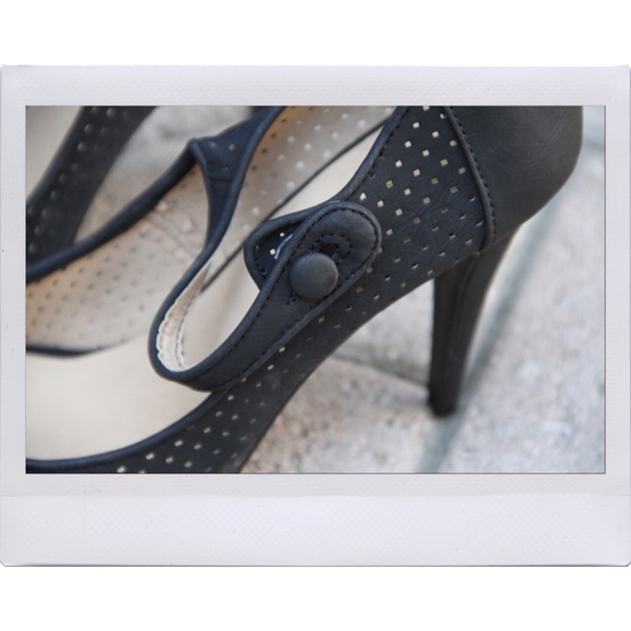 Lulu's Shoes - Black Flirty Heels Lulu's Shoes - Black Flirty Heels