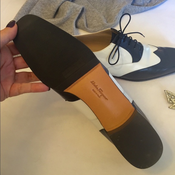 ๐ซSOLD๐ซ Gorgeous vintage Ferragamo spectators - Picture 4 of 4