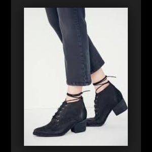 FreePeople/FarylRobin Black Leathr Ankle-Tie Boots