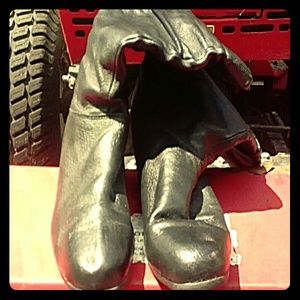 Black leather boots. Vintage 90s size 8.5