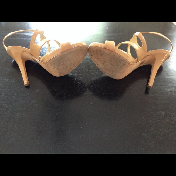 BCBGMAXAZRIA nude heels size 8 - Picture 4 of 4
