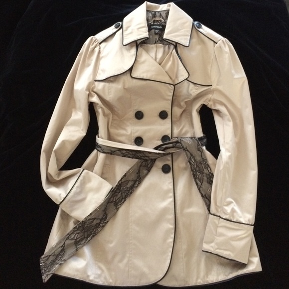 💥NWOT Bebe cream satin coat