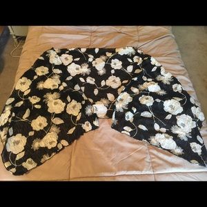 Black and white Rose printed scarf