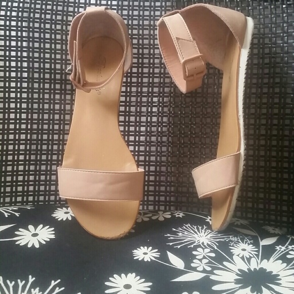 BRECKELLE'S BLUSH PINK SANDAL