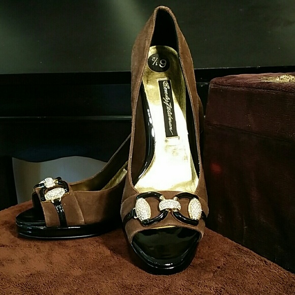 2nd REDUCTION! Soo classy! Brown suede & black