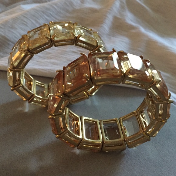 Set of 2 statement bracelets!