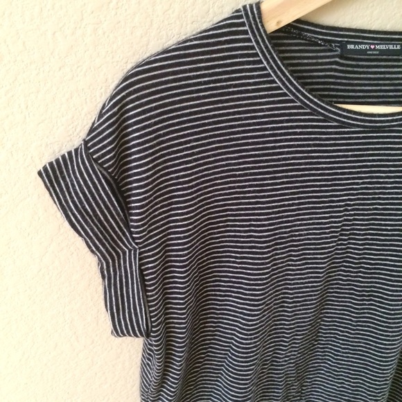 Brandy Melville Tee - Picture 2 of 3