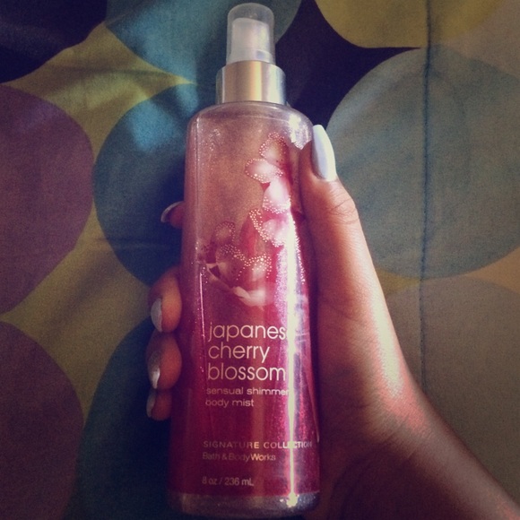 Japanese Cherry Blossom sensual shimmer body mist
