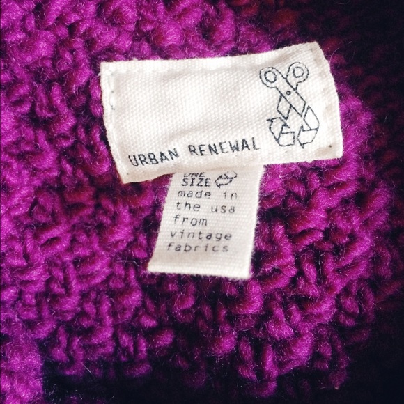 SOLD-UO Urban Renewal crop sweater - Picture 3 of 3