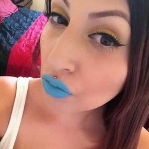 Meet your Posher, Maira