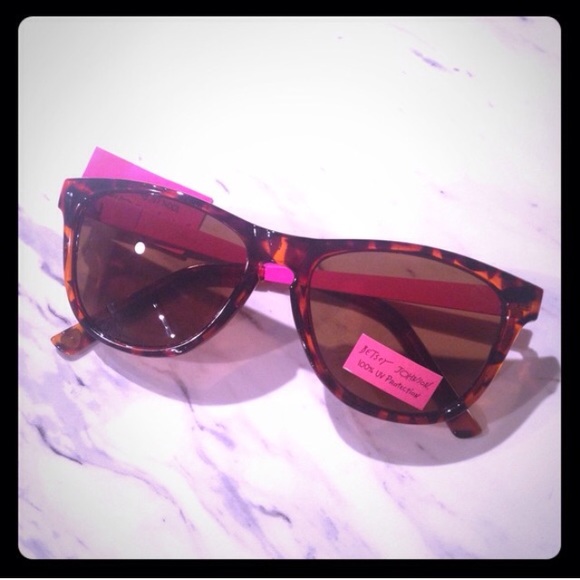 🎀🌹Betsey Johnson Bundled Goodies🌹🎀 - Picture 3 of 4